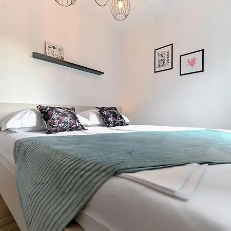 Penthouse Z Point